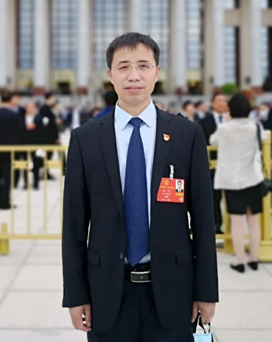 游弋简介