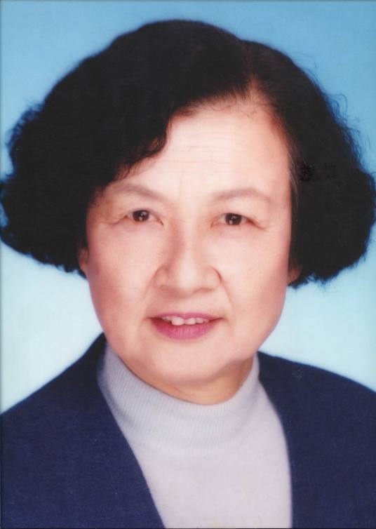 李依依