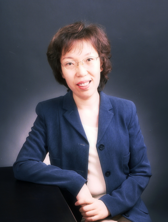 何雅玲